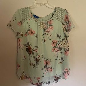 Floral print flutter-sleeve blouse